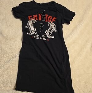 021726 Fashion Nova 'Savage' Graphic Tee . Size medium. Box 22S#